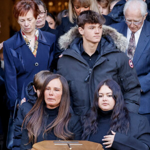 Nathalie Marquay et ses enfants Lou et Tom - La famille de Jean-Pierre Pernaut à la sortie des obsèques en la Basilique Sainte-Clotilde à Paris le 9 mars 2022. © Cyril Moreau/Bestimage