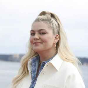 Louane Emera - Photocall de la série "Visions" lors de la 5ème saison du festival International des Séries "Canneseries" à Cannes, France © Denis Guignebourg/Bestimage