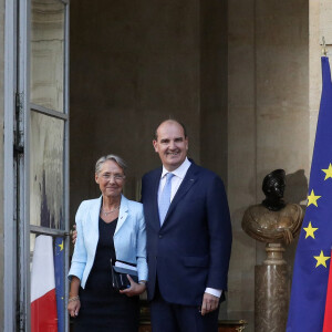 Passation de pouvoirs entre l'ancien Premier ministre français, Jean Castex et la nouvelle Première ministre française, Elisabeth Borne à l Hôtel de Matignon à Paris, France, le 16 mai 2022.