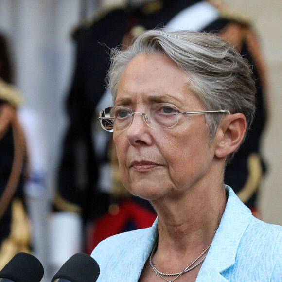 Passation de pouvoirs entre l'ancien Premier ministre français, Jean Castex et la nouvelle Première ministre française, Elisabeth Borne à l Hôtel de Matignon à Paris