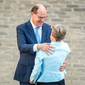 Passation de pouvoirs entre l'ancien Premier ministre français, Jean Castex et la nouvelle Première ministre française, Elisabeth Borne à l Hôtel de Matignon à Paris, France, le 16 mai 2022.