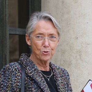 Elisabeth Borne, ministre du travail à la sortie du conseil des ministres du 24 novembre 2021 au palais de l'Elysée à Paris le 24 novembre 2021