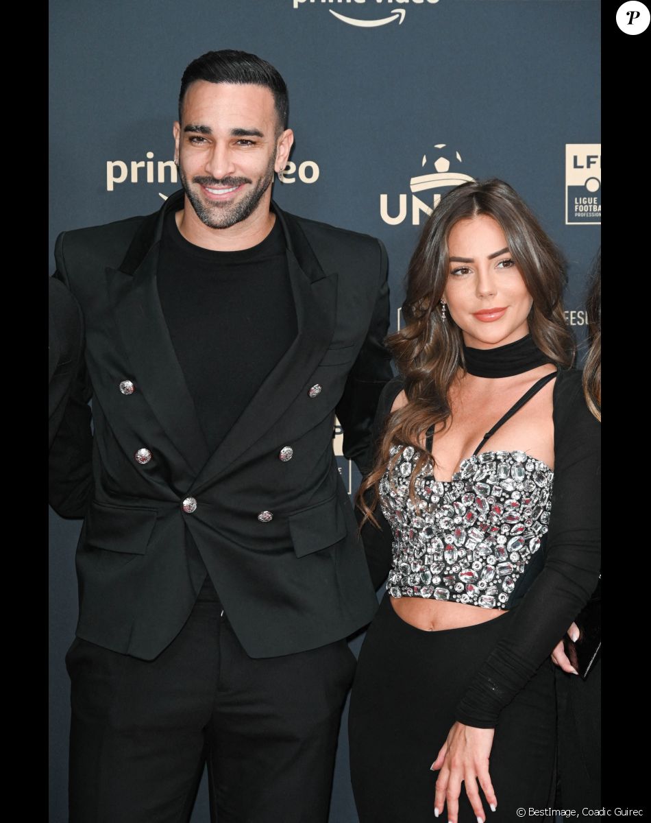 Adil Rami et sa compagne Léna Guillou - Photocall de la cérémonie des Trophées UNFP 2022 au Pavillon Gabriel à Paris le 15 mai 2022. © Coadic Guirec/Bestimage