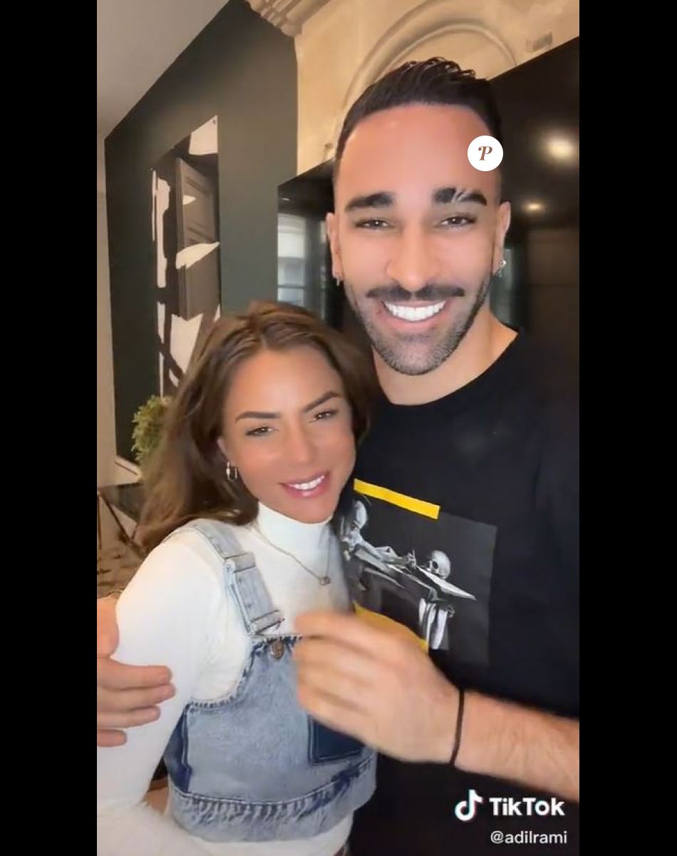 Adil Rami en couple avec Léna, vue dans "Les Marseillais" ou "Les Princes de l'amour"