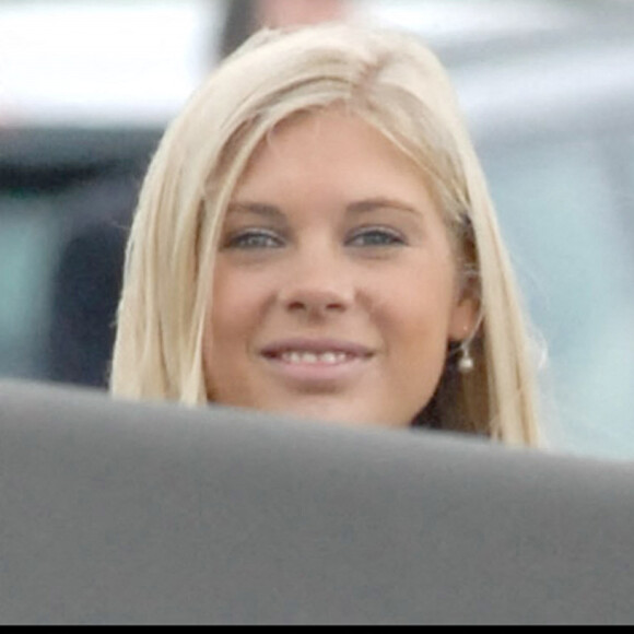 Chelsy Davy assiste à la remise des insignes militaires du prince Harry le 7 mai 2010 au centre de l'armée de l'air dans le Hampshire. Credit: GoffPhotos.com