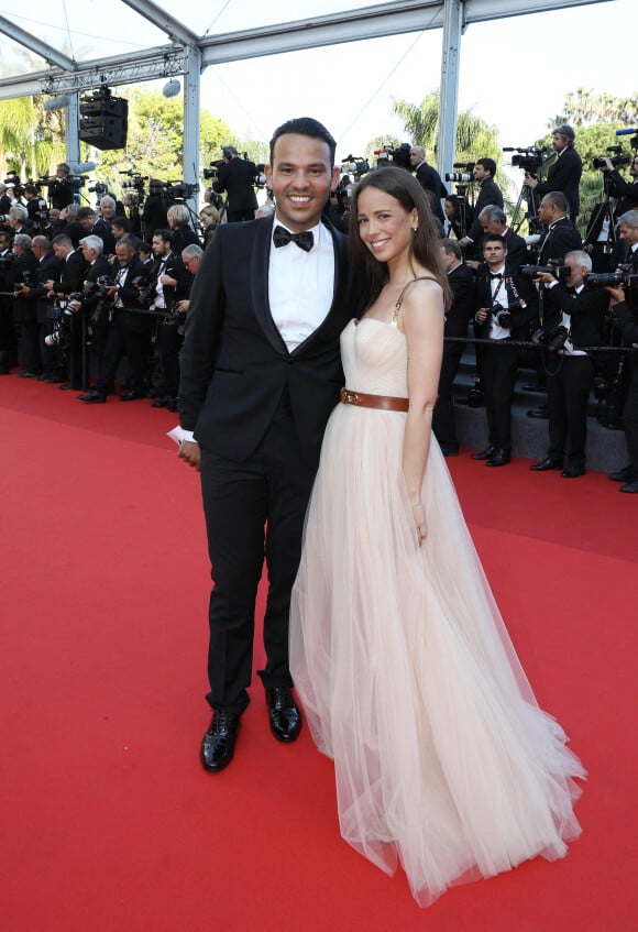 Mohamed Bouhafsi et sa compagne Angéline - Montée des marches du film "Coupez !" pour la cérémonie d'ouverture du 75ème Festival International du Film de Cannes. Le 17 mai 2022