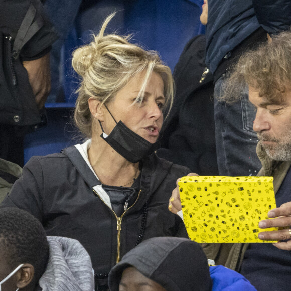 Patrick Puydebat et sa compagne Magali dans les tribunes lors du match de football de qualification pour la Coupe du monde 2022 entre la France et le Kazakhstan au stade Parc des Princes à Paris, France, le 13 novembre 2021. La France a gagné 8-0. © Cyril Moreau/Bestimage