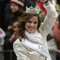Et la gagnante d'une magnifique demande en mariage est... la belle Katie Stam, Miss America 2009 !