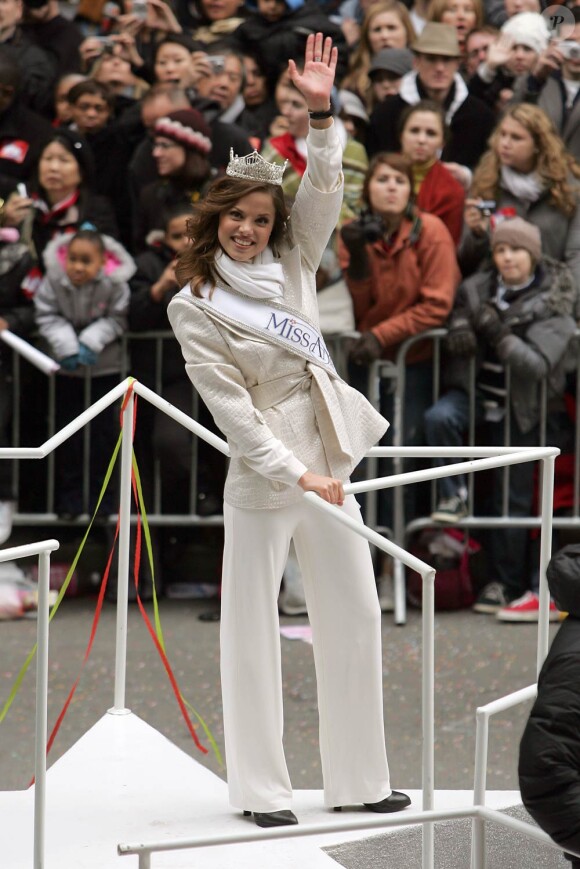 Katie Stam, Miss America 2009, a été demandée en mariage par son compagnon devant 600 personnes !