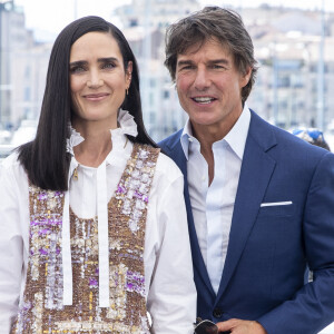 Jennifer Connelly et Tom Cruise au photocall de "Top Gun: Maverick" lors du 75ème Festival International du Film de Cannes, le 18 mai 2022. © Cyril Moreau / Bestimage 