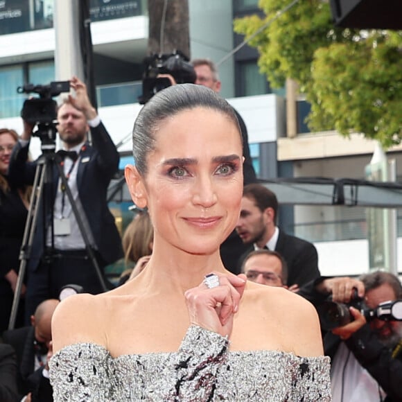 Jennifer Connelly - Montée des marches du film " Top Gun : Maverick " lors du 75ème Festival International du Film de Cannes. Le 18 mai 2022 © Cyril Moreau / Bestimage 