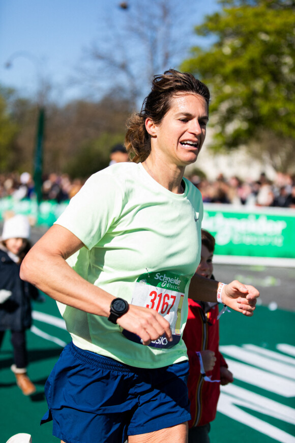Amélie Mauresmo - L'ancienne numéro 1 mondiale de tennis, Amélie Mauresmo (directrice générale de la FFT) a couru le Marathon de Paris 2022 en 3h15 le 3 avril 2022. © Yoann Rochette/Bestimage