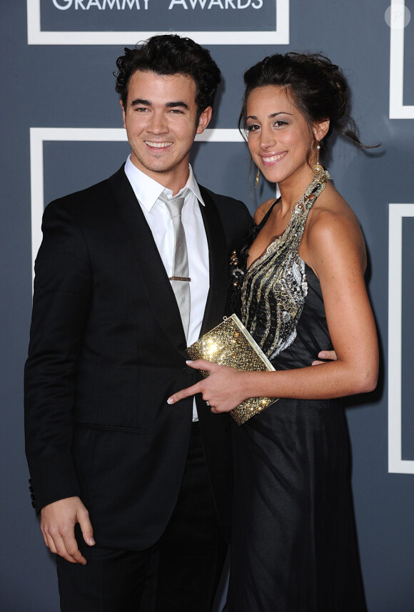 Kevin Jonas et sa femme Danielle lors des Grammy Awards le 31 janvier 2010