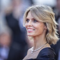 Cannes 2022 : Sylvie Tellier divine en décolleté face à Kendji Girac à la silhouette affinée