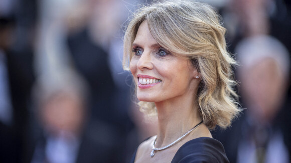 Cannes 2022 : Sylvie Tellier divine en décolleté face à Kendji Girac à la silhouette affinée