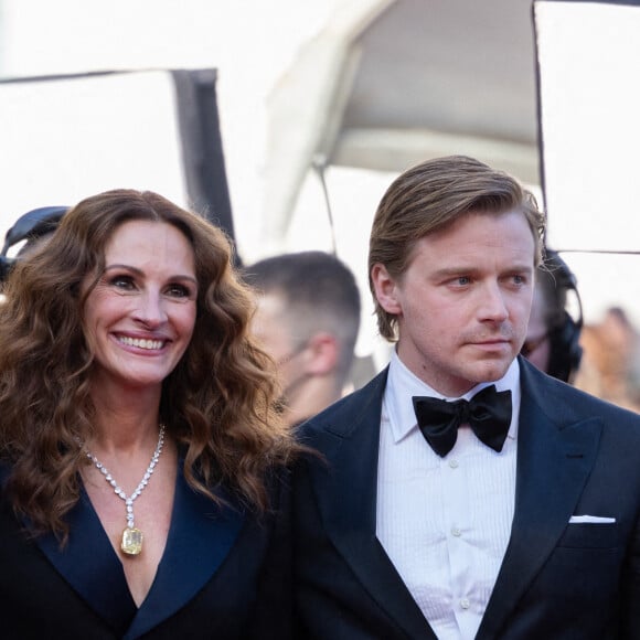 Julia Roberts et Jack Lowden - Montée des marches du film " Armageddon Time " lors du 75ème Festival International du Film de Cannes. Le 19 mai 2022 © Olivier Borde / Bestimage