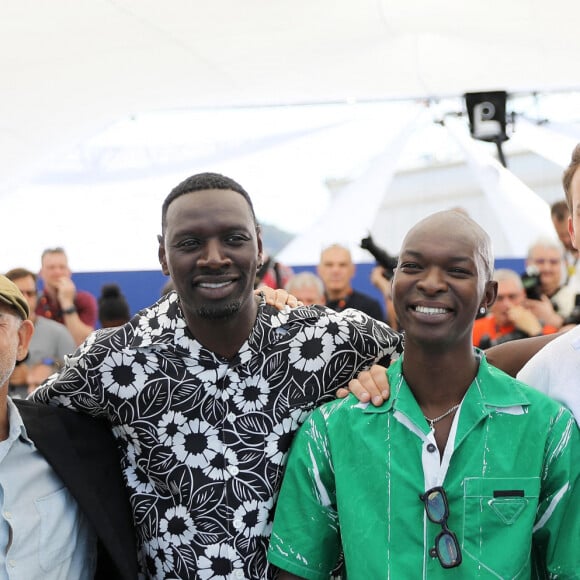 Mathieu Vadepied, Omar Sy, Alassane Diong et Jonas Bloquet au photocall de "Tirailleurs" lors du 75ème Festival International du Film de Cannes, le 19 mai 2022. © Dominique Jacovides/Bestimage 