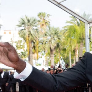 Omar Sy - Montée des marches du film " Top Gun : Maverick " lors du 75ème Festival International du Film de Cannes. Le 18 mai 2022 © Olivier Borde / Bestimage 