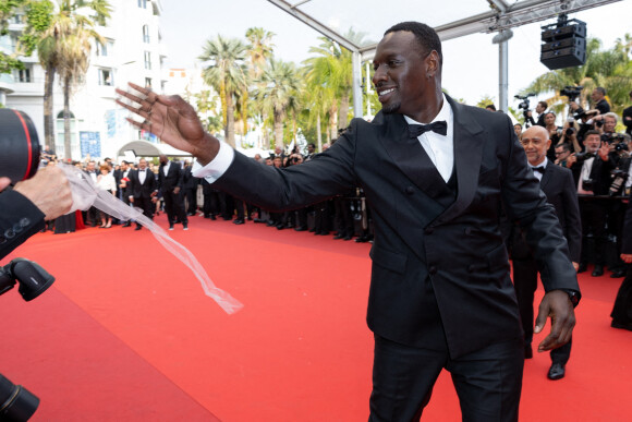 Omar Sy - Montée des marches du film " Top Gun : Maverick " lors du 75ème Festival International du Film de Cannes. Le 18 mai 2022 © Olivier Borde / Bestimage 