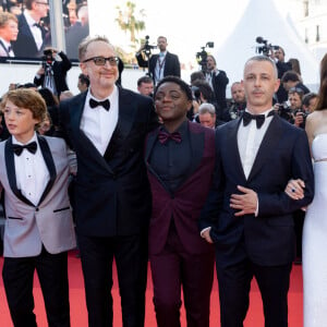 Michael Banks Repeta, James Gray, Jaylin Webb, Jeremy Strong, Anne Hathaway - Montée des marches du film " Armageddon Time " lors du 75ème Festival International du Film de Cannes. Le 19 mai 2022 © Cyril Moreau / Bestimage 