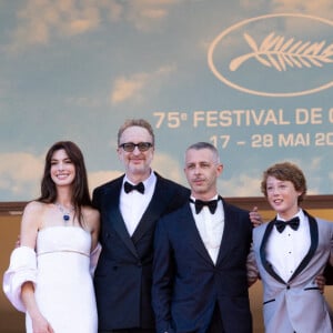 Anne Hathaway, James Gray, Jeremy Strong, Michael Banks Repeta, Jaylin Webb - Montée des marches du film " Armageddon Time " lors du 75ème Festival International du Film de Cannes. Le 19 mai 2022 © Olivier Borde / Bestimage 