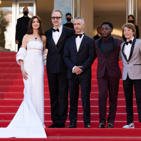 Anne Hathaway, James Gray, Jeremy Strong, Michael Banks Repeta, Jaylin Webb - Montée des marches du film " Armageddon Time " lors du 75ème Festival International du Film de Cannes. Le 19 mai 2022 © Olivier Borde / Bestimage 