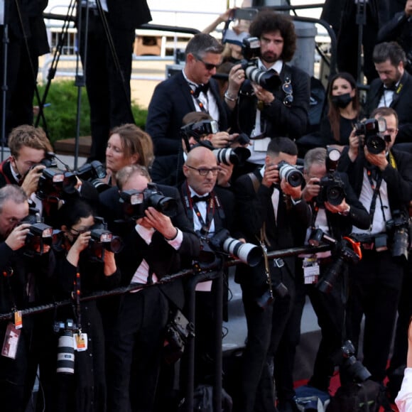 Anne Hathaway - Montée des marches du film " Armageddon Time " lors du 75ème Festival International du Film de Cannes. Le 19 mai 2022 © Dominique Jacovides / Bestimage 