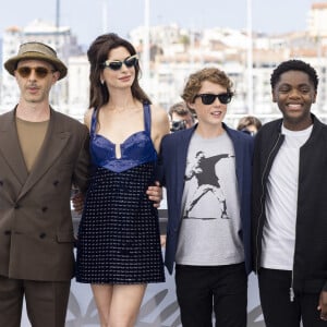 Jeremy Strong, Anne Hathaway, Michael Banks Repeta, Jaylin Webb au photocall de "Armageddon Time" lors du 75ème Festival International du Film de Cannes, le 20 mai 2022. © Cyril Moreau/Bestimage 