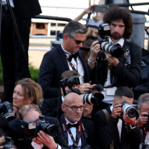 Anne Hathaway - Montée des marches du film " Armageddon Time " lors du 75ème Festival International du Film de Cannes. Le 19 mai 2022 © Dominique Jacovides / Bestimage 
