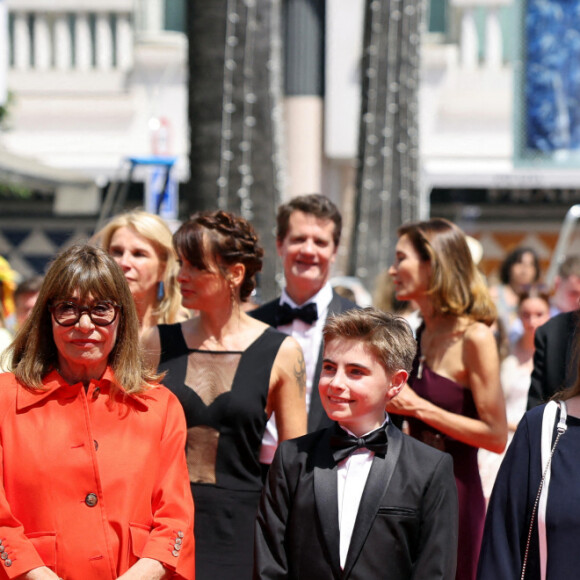 Laurent Lafitte, Martine Gossieaux, Simon Faliu, Anne Goscinny, Alain Chabat - Montée des marches du film " Le petit Nicolas : Qu'est-ce qu'on attend pour être heureux " lors du 75ème Festival International du Film de Cannes. Le 20 mai 2022 © Dominique Jacovides / Bestimage 