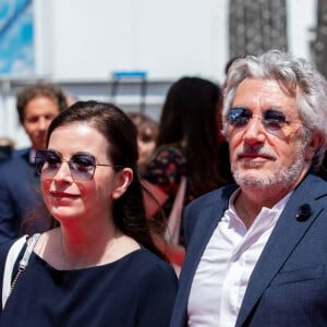 Anne Goscinny, Alain Chabat - Montée des marches du film " Le petit Nicolas : Qu'est-ce qu'on attend pour être heureux " lors du 75ème Festival International du Film de Cannes. Le 20 mai 2022 © Cyril Moreau / Bestimage 