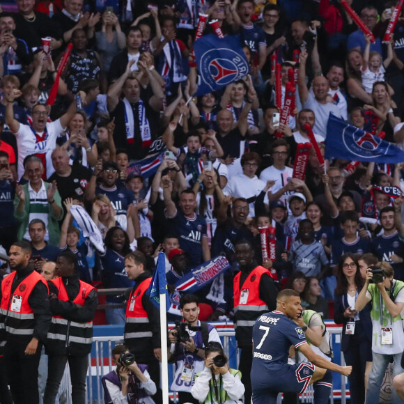 Joie - But de Kylian Mbappe (PSG) - Football : Match Ligue 1 Uber Eats PSG Vs Metz (5-0) au parc des princes à Paris le 21 mai 2022. © Michael Baucher/Panoramic/Bestimage 