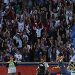 Joie - But de Kylian Mbappe (PSG) - Football : Match Ligue 1 Uber Eats PSG Vs Metz (5-0) au parc des princes à Paris le 21 mai 2022. © Michael Baucher/Panoramic/Bestimage 