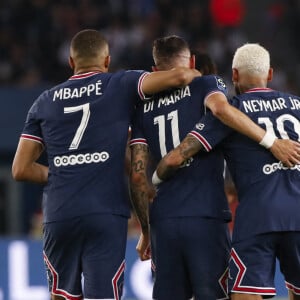 Joie - Emotion - But de Angel Di Maria (PSG) - Neymar (PSG) - Kylian Mbappe (PSG) - Football : Match Ligue 1 Uber Eats PSG Vs Metz (5-0) au parc des princes à Paris le 21 mai 2022. © Michael Baucher/Panoramic/Bestimage 