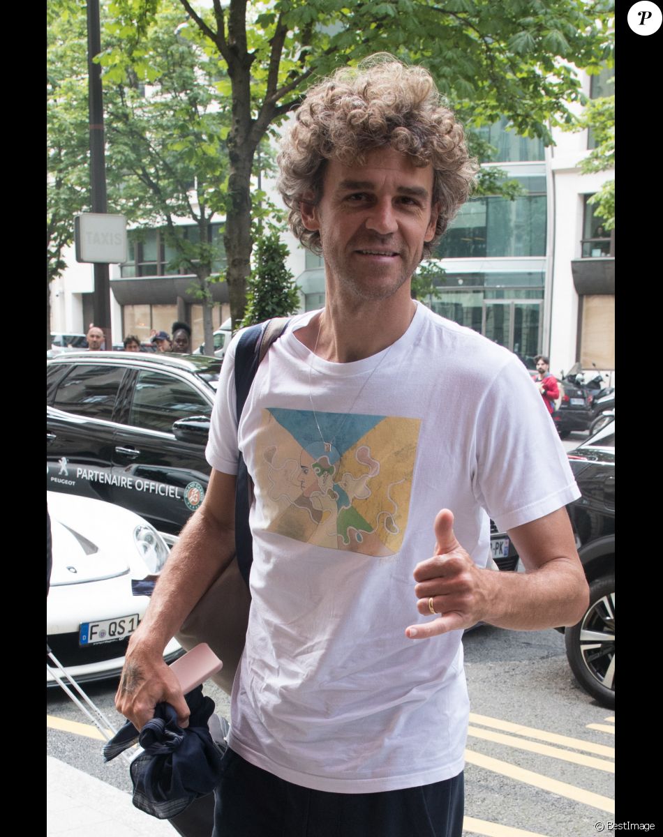 Semi-exclusif - L'ancien tennisman brésilien Gustavo Kuerten nommé ambassadeur du tournoi de Roland-Garros arrive à l'hôtel Royal Monceau à Paris le 5 juin 2018.