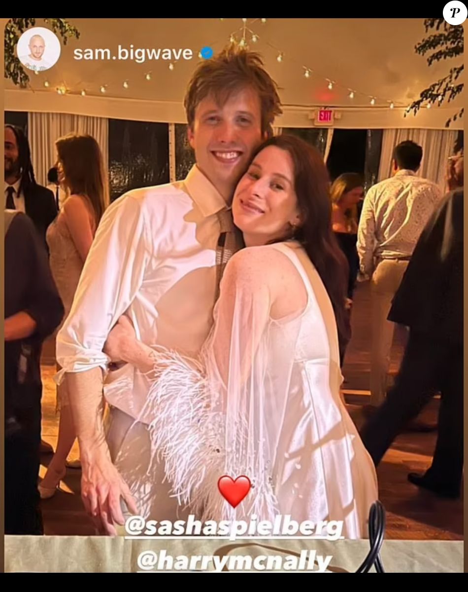 Sasha Spielberg et Harry McNally plus amoureux que jamais à leur mariage, le week-end du 14 et 15 mai 2022.