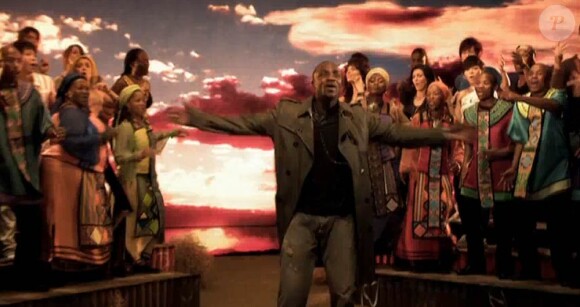 Akon et Keri Hilson signent l'hymne officiel de la Coupe du Monde de football 2010, et invitent les stars du foot mondial dans leur clip !