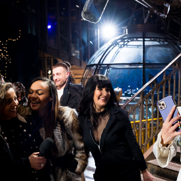 Jessica Pacoca, Paul Duchemin, Alex Dana, Claire Litvine, Louisy Joseph et Marjorie Parascandola (L5), Nabilla Benattia - Enregistrement de l'émission "La Chanson secrète 10" au 1er étage de la Tour Eiffel à Paris, diffusée le 22 janvier sur TF1 à 21h05 © Tiziano Da Silva / Bestimage 