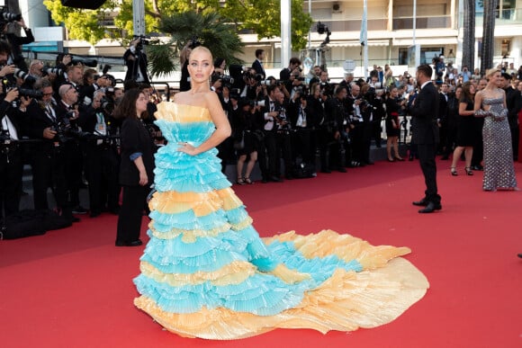 Sasha Ray porte une robe de la maison de couture "DIAMANT BLANC Couture" - Montée des marches du film " Elvis " lors du 75ème Festival International du Film de Cannes. Le 25 mai 2022 © Cyril Moreau / Bestimage 
