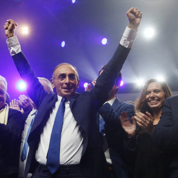 Eric Zemmour et Sarah Knafo - Le candidat à la présidence du parti d'extrême droite français "Reconquête!", Eric Zemmour lors de son rassemblement électoral au Grand Palais à Lille, France, le 5 février 2022. © Denis Guignebourg/Bestimage 