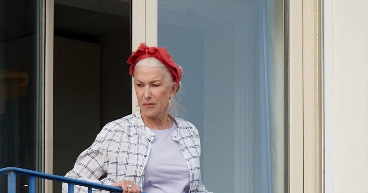 Helen Mirren au balcon de l'hôtel Martinez lors du 75ème Festival