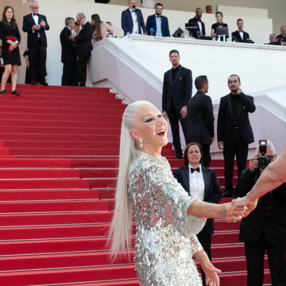 Helen Mirren, Andie MacDowell - Montée des marches du film " Un petit frère " lors du 75ème Festival International du Film de Cannes. Le 27 mai 2022 © Cyril Moreau / Bestimage