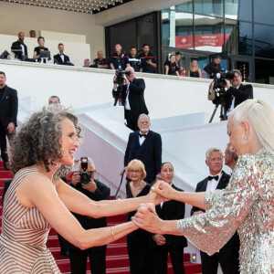 Helen Mirren, Andie MacDowell - Montée des marches du film " Un petit frère " lors du 75ème Festival International du Film de Cannes. Le 27 mai 2022 © Cyril Moreau / Bestimage