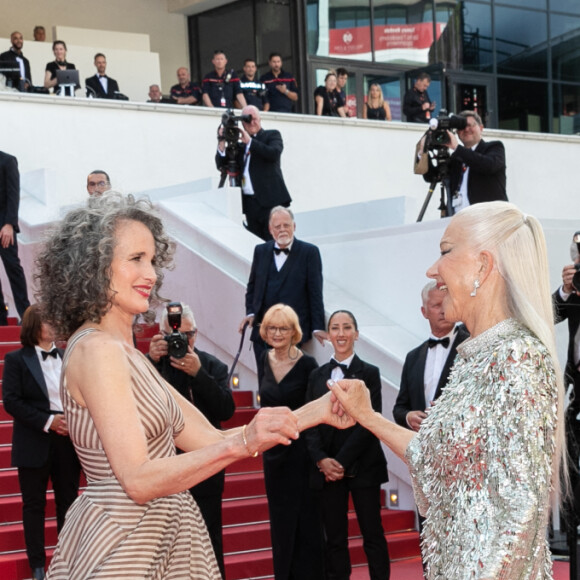 Helen Mirren, Andie MacDowell - Montée des marches du film " Un petit frère " lors du 75ème Festival International du Film de Cannes. Le 27 mai 2022 © Cyril Moreau / Bestimage