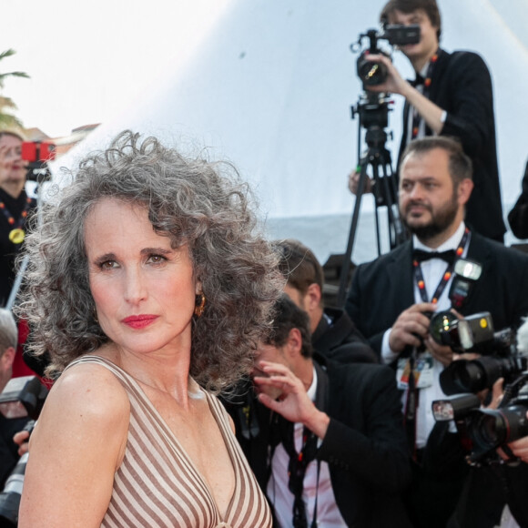 Andie MacDowell - Montée des marches du film " Un petit frère " lors du 75ème Festival International du Film de Cannes. Le 27 mai 2022 © Cyril Moreau / Bestimage