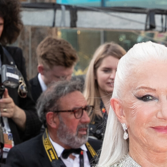 Helen Mirren - Montée des marches du film " Un petit frère " lors du 75ème Festival International du Film de Cannes. Le 27 mai 2022 © Cyril Moreau / Bestimage