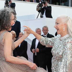 Helen Mirren, Andie MacDowell - Montée des marches du film " Un petit frère " lors du 75ème Festival International du Film de Cannes. Le 27 mai 2022 © Cyril Moreau / Bestimage