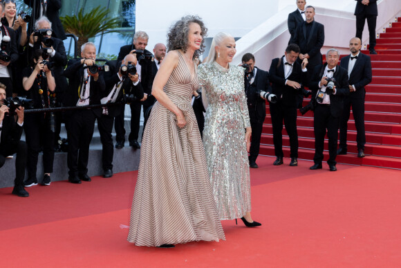 Andie MacDowell et Helen Mirren - Montée des marches du film " Un petit frère " lors du 75ème Festival International du Film de Cannes. © Olivier Borde / Bestimage 