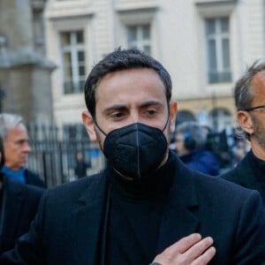 Camille Combal - Sorties des obsèques de Jean-Pierre Pernaut en la Basilique Sainte-Clotilde à Paris le 9 mars 2022. © Christophe Clovis / Bestimage