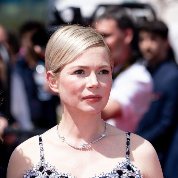 Michelle Williams (enceinte) - Montée des marches du film " Showing Up " lors du 75ème Festival International du Film de Cannes. Le 27 mai 2022 © Cyril Moreau / Bestimage 